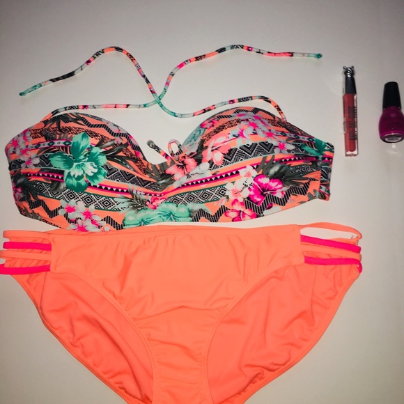 2 piece bikini. - Picture 6 of 6